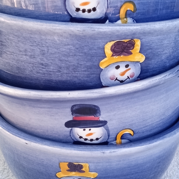 Table Tops Winter Snowman Set of 4 beautiful hand painted bowls - Picture 3 of 5